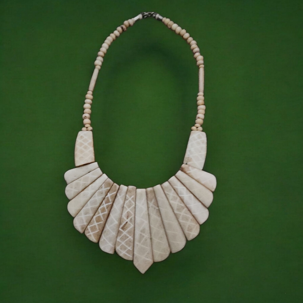 Elegant Cream VTG Boho bone or celluloid carved bib eaded necklace